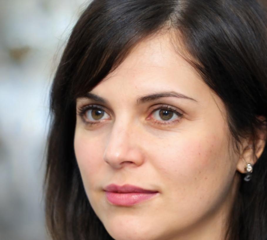 Portrait de Céleste Moreau, consultante en optimisation financière